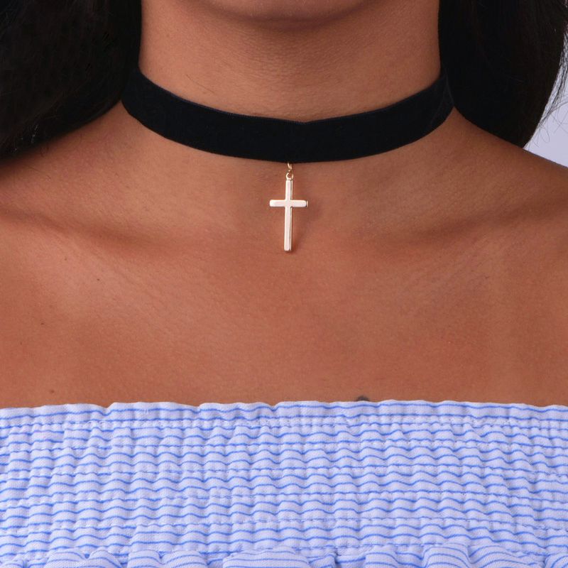 Collier ras du cou simple en velours noir avec croix pour femme_voghion.com