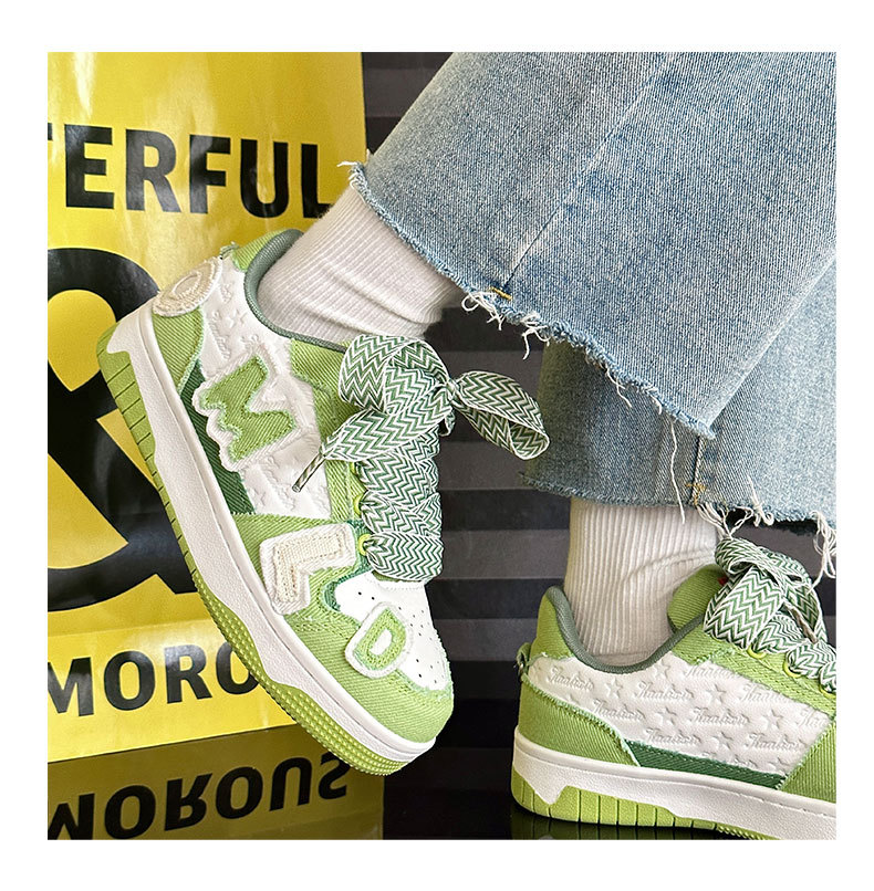 Schicke Ins Style Niche Denim Splicing Deutsche Trainingsschuhe Schicke Sneaker im Buchstabendesign für Männer und Frauen_voghion.com