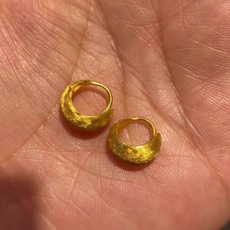 French Style Gold Brushed Plain Hoop For Women, Light Luxury, High-end Fashion, Unique And Elegant Earrings_voghion.com