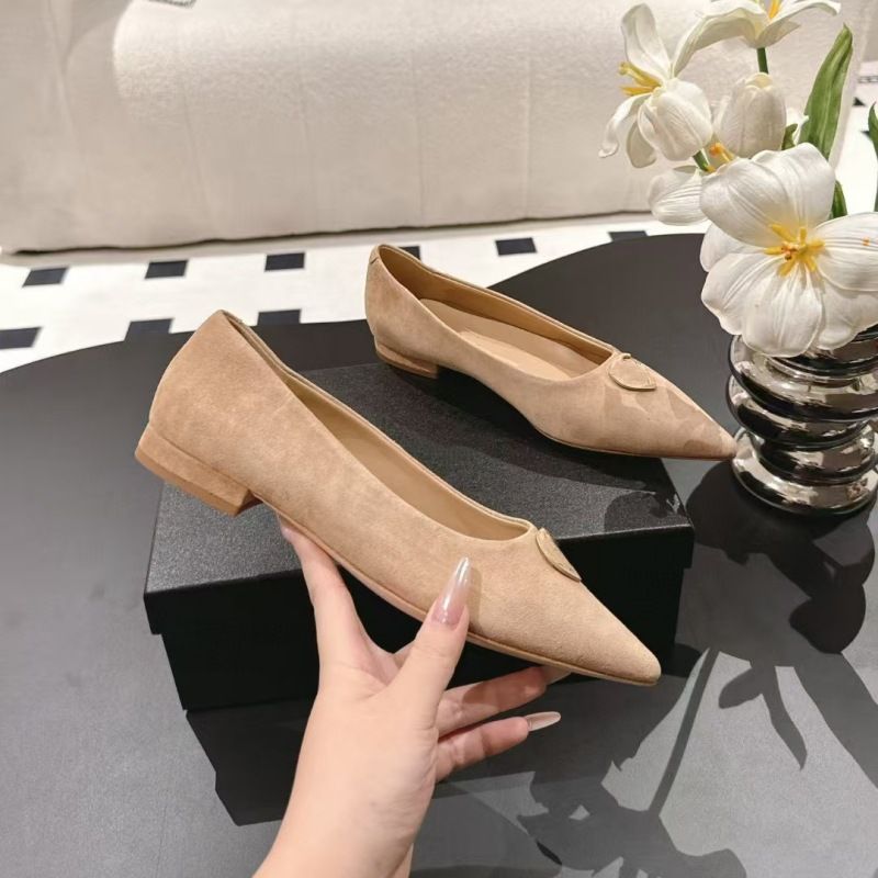 High End Xiaoxiang 2025C, sfilata di moda primaverile, nuove Mary Jane a punta casual con fondo piatto a forma di cuore in vera pelle_voghion.com