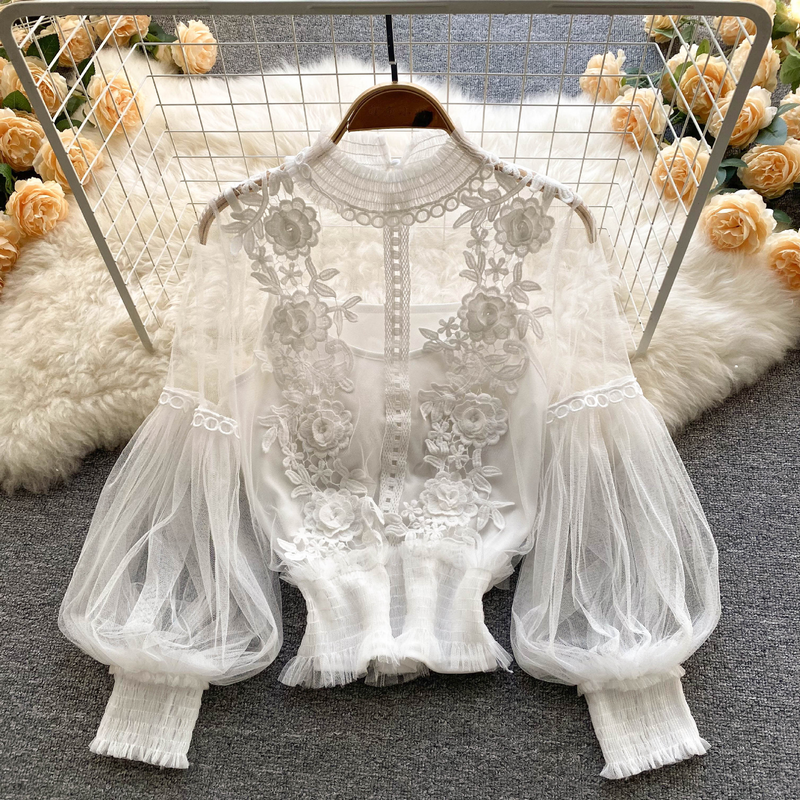 Women's three-dimensional flower collage see-through mesh lantern sleeve slim short top lace base blouse_voghion.com
