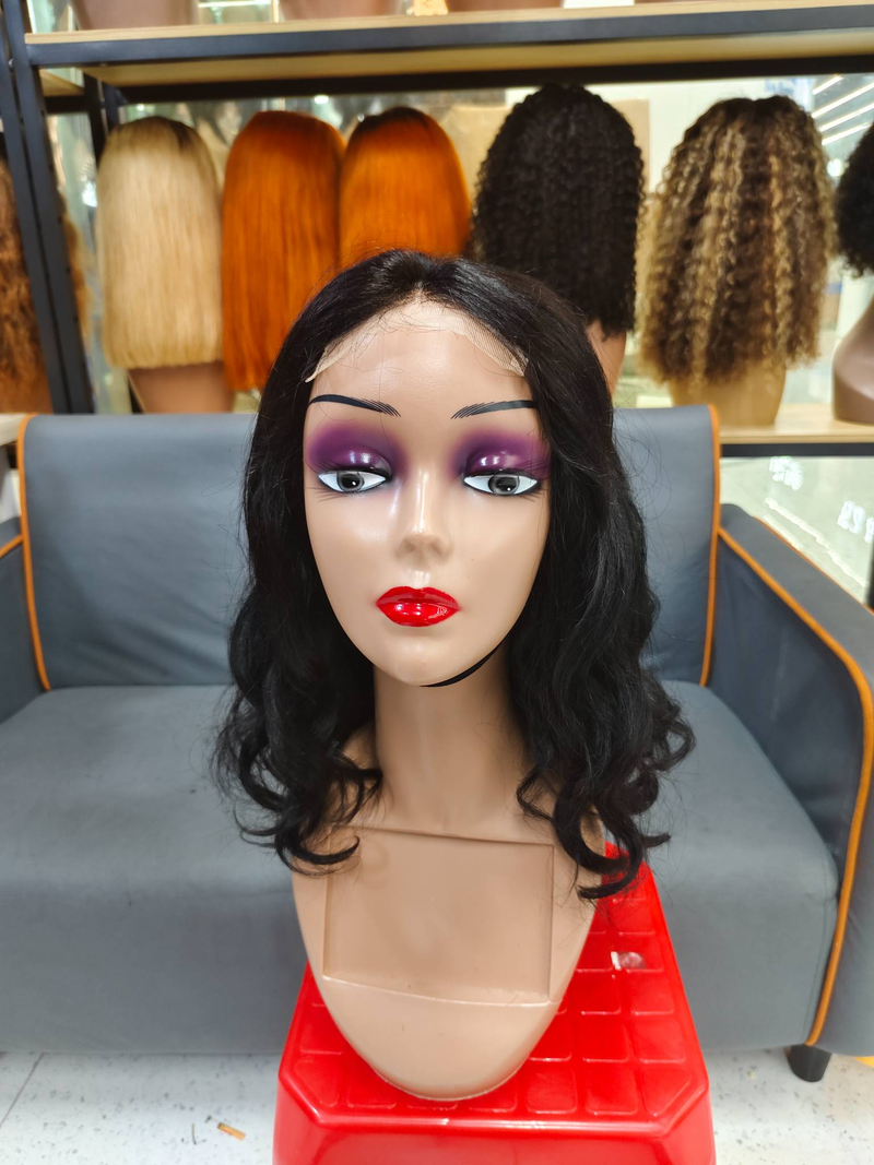180% Dicht 14 Zoll Mënschlecht Hoer Perück Loose Body Wave Lace Frontal Bob Perück Brasilianesch Remy Kuerz Loose Wave Bob 4x4 Lace Verschluss Perück Fir Fraen_voghion.com