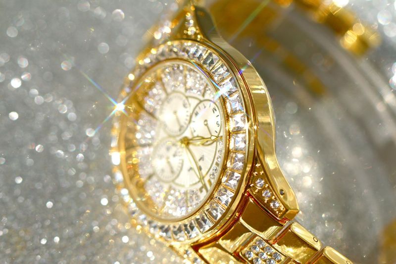 Women's Elegant Square Diamond Watch With Sparkling Crystals, Quartz Movement, Stainless Steel Clasp, Mineral Glass, 38mm Round Dial, Water Resistant_voghion.com