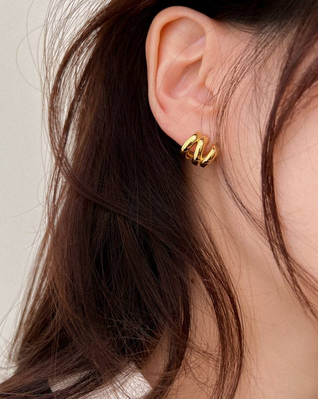 Orecchini a cerchio piccoli in metallo a tre strati, design di nicchia, orecchini di alta qualità, tendenza, orecchini unici per le donne_voghion.com