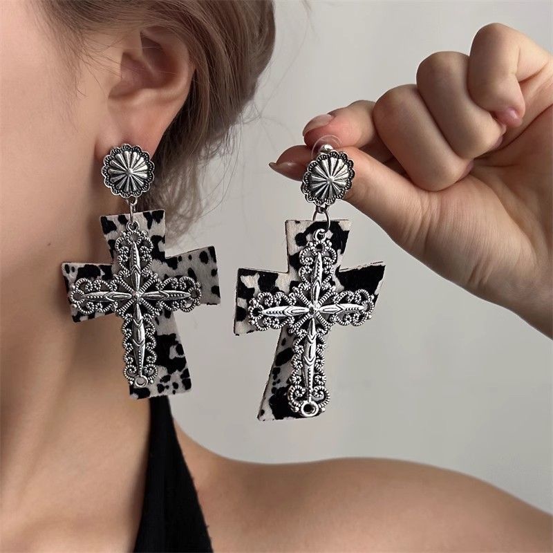 Dame Persönlichkeit Übertrieben Schwarz Und Weiß Leopard Print Stern Kreuz Ohrringe Ohrstecker Nische Mode Hip Hop Trendy Ohr Schmuck_voghion.com