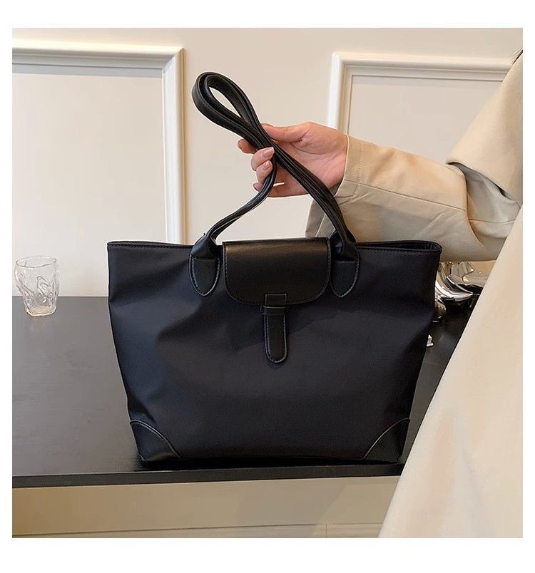 Grande capacità per le donne nel 2023, nuova borsa per studenti pendolari di fascia alta, borsa tote versatile in tessuto di nylon_voghion.com