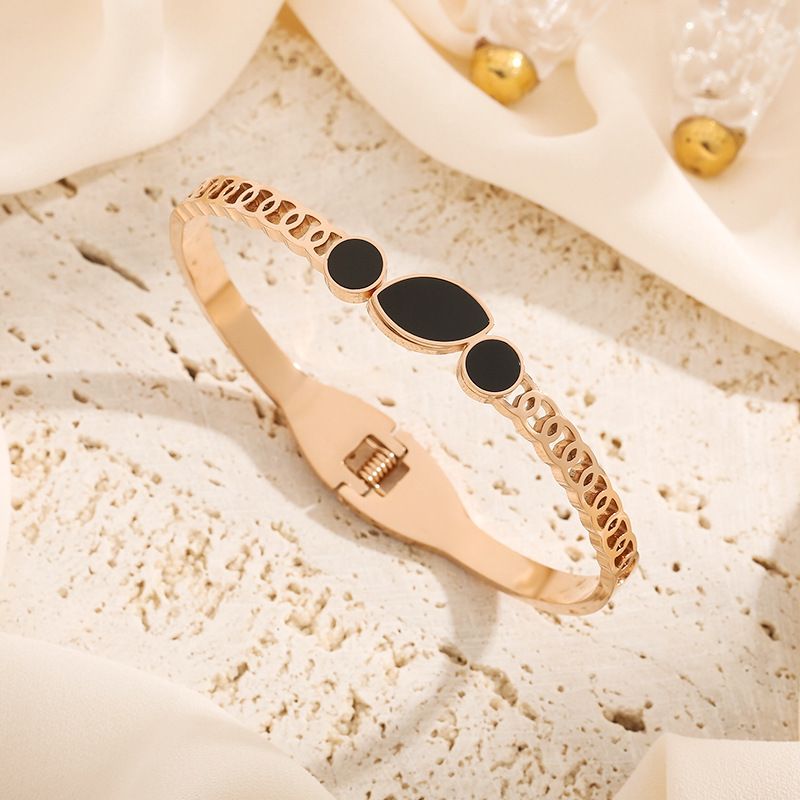 Bracciale geometrico in acciaio al titanio - Stile etnico retrò (gioiello versatile da donna)_voghion.com