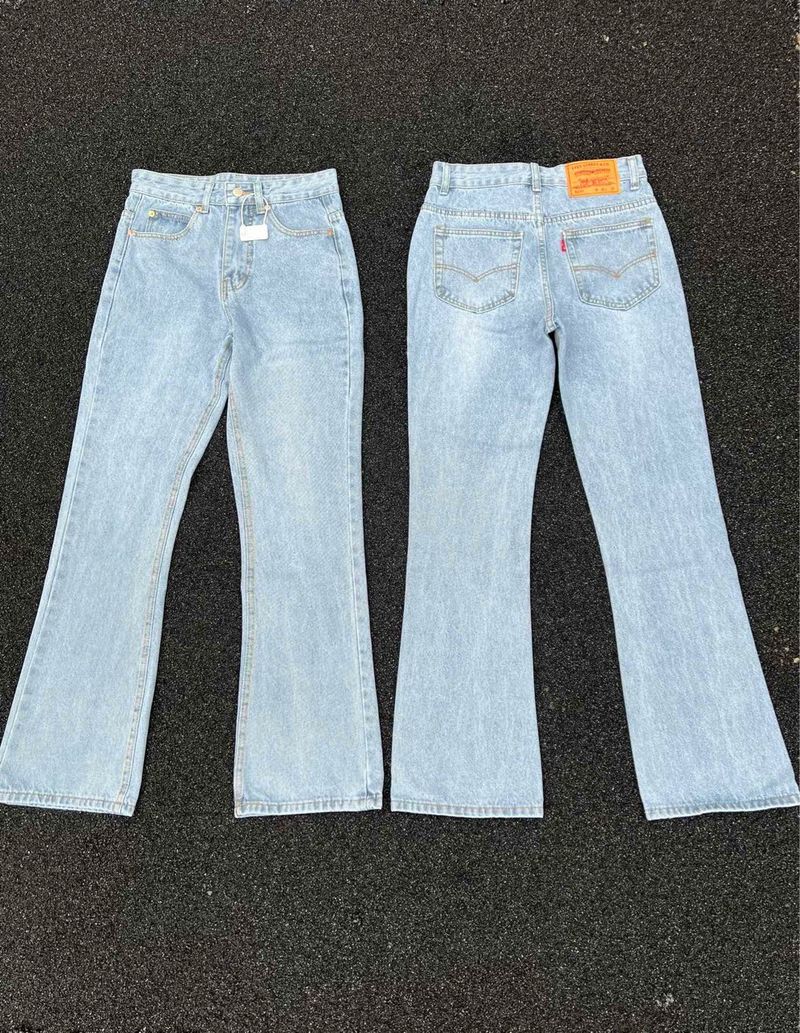 Jeans in denim blu scuro vintage - modello High Street con fondo a zampa d'elefante, lavaggio effetto neve e finitura anticata (vita bassa, non elasticizzati, dalla S alla XL)_voghion.com