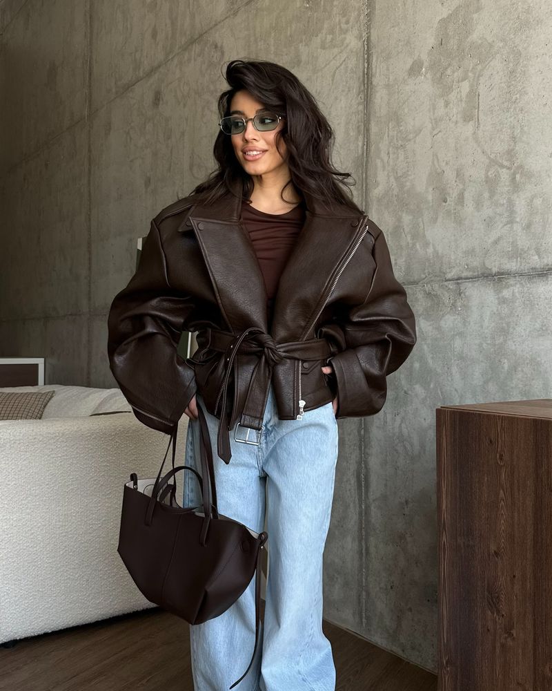 Kurze PU-Lederjacke für Damen mit Gürtel und Stehkragen – Retro-Biker-Stil, lockere Passform für Streetwear-Mode_voghion.com