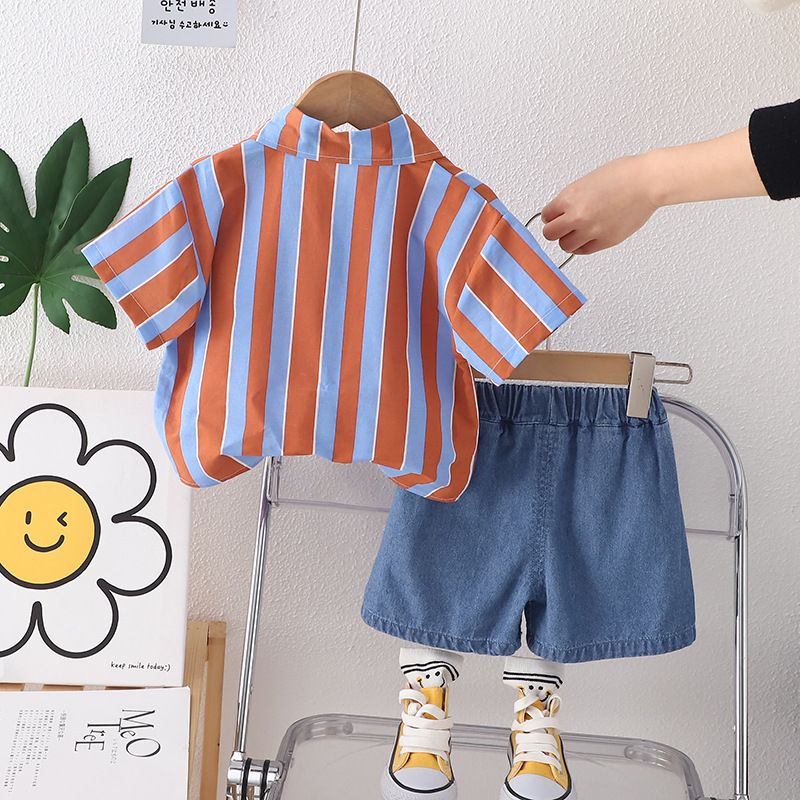 Ensemble deux pièces chemise verticale à manches courtes et short en denim fin pour bébé garçon, nouvelle collection été 2024_voghion.com