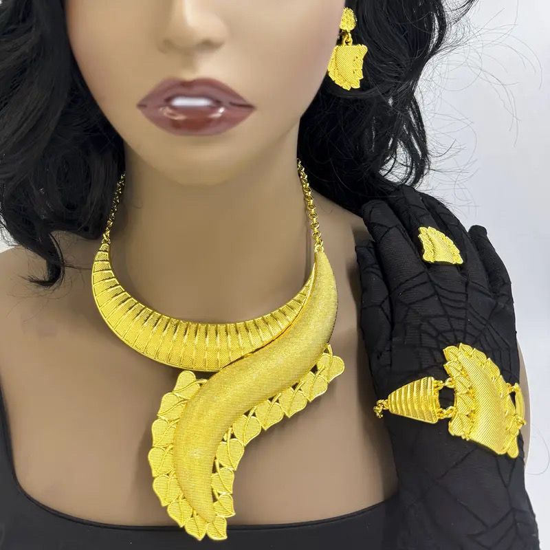 Fashionable luxury ethnic style four piece alloy decoration necklace collarbone jewelry earring set_voghion.com