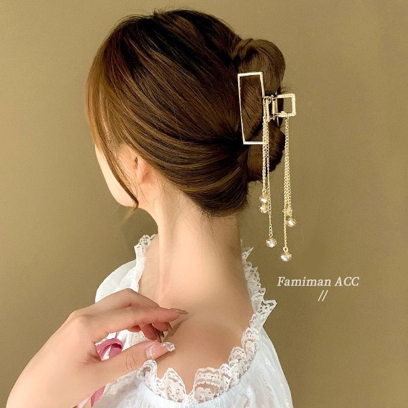 Mittelgroßer Hai aus Metall mit schlichtem und hochwertigem Touch, elegante Haarspange mit Schmetterlingsquaste_voghion.com