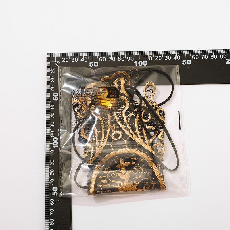 Ensemble de colliers et de chaînes de clavicule incrustées irrégulières en dentelle_voghion.com