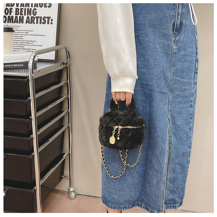 Kindertas herfst en winter nieuwe internet beroemdheid ruitvormige pluche emmer tas kleine geur meisje ketting crossbody tas lippenstift envelop meisje_voghion.com