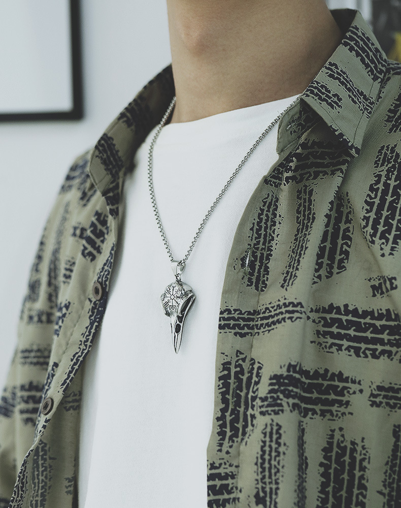 Collana con teschio di corvo in stile retrò, in acciaio inossidabile, con ciondolo da motociclista vichingo, per uomo, amuleto nordico unico, regalo di gioielli._voghion.com