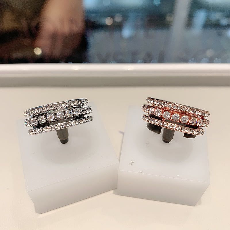 Anello con tre anelli con diamanti pieni, elemento femminile, anello di cristallo_voghion.com