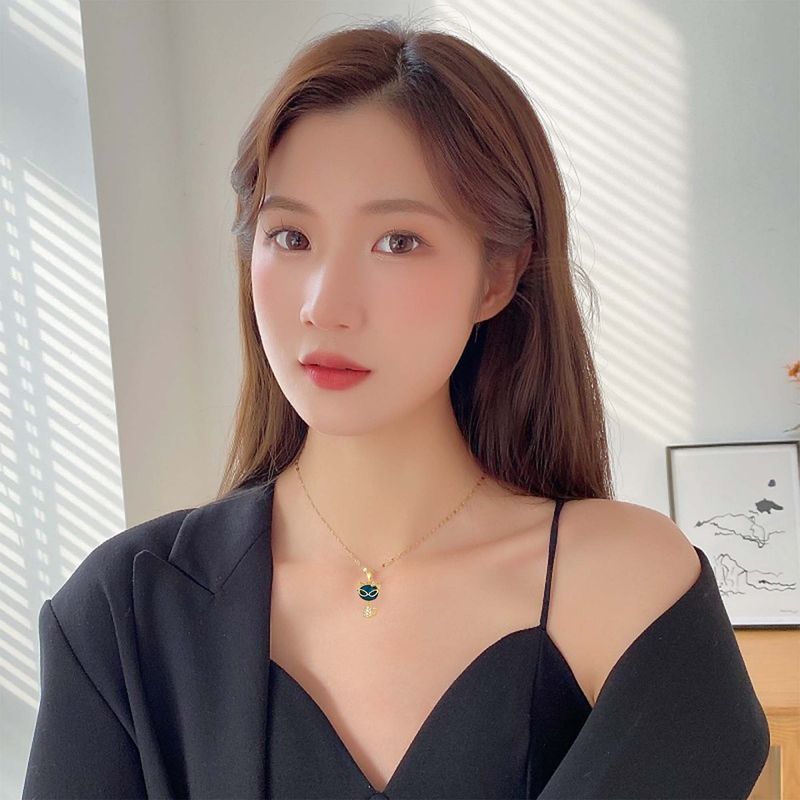 Titanium steel does not fade necklace Europe and the United States shell butterfly fishtail moon light luxury clavicle chain all senior sense necklace_voghion.com