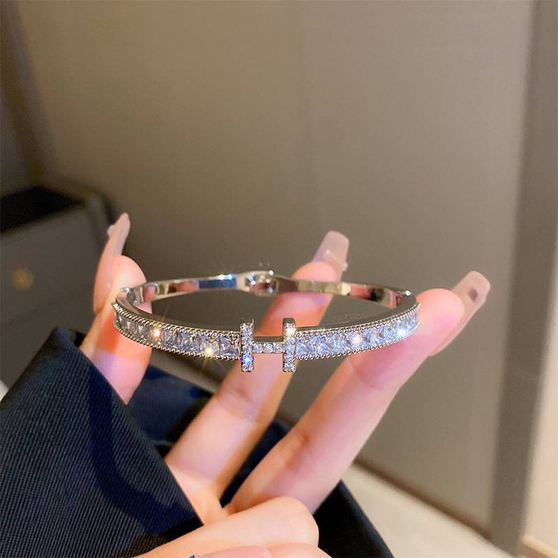 Light Luxury Style Fashion Trend Personality Micro Inlaid Zircon Flower Full Diamond Bracelet Niche High End Temperament Versatile Bracelet_voghion.com