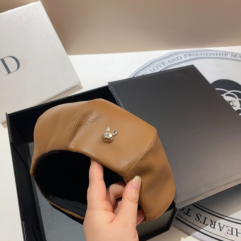 Autumn and Winter New Leather Beret Korean Edition Sweet Cool Rabbit PU Painter's Fashionable Age reducing Versatile_voghion.com