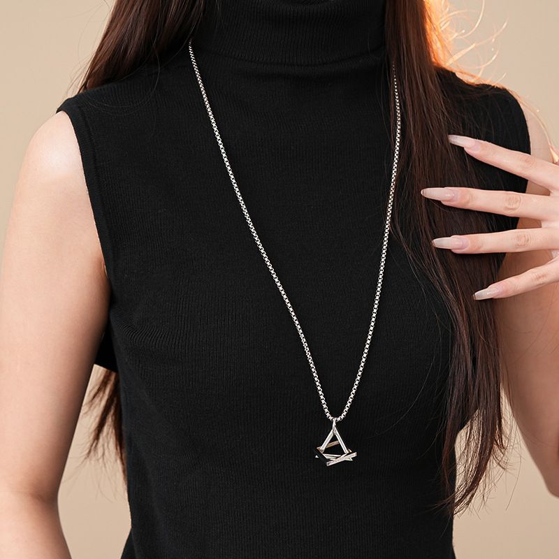 Collana in acciaio inossidabile al titanio, collana con ciondolo triangolare, catena individuale per maglione antivento freddo, temperamento semplice_voghion.com