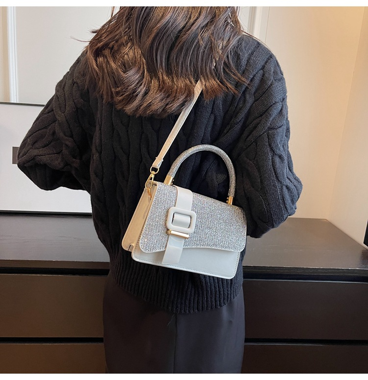 Taschen 2023 Neue Damentasche Gürtelschnalle Trendiges Nischendesign Handtasche Schlichte modische Schultertasche Damen Schräg_voghion.com