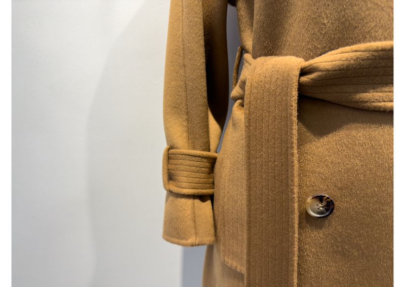 Trench double-face di lusso in misto cashmere e seta per donna – Elegante design con spalle scese, cappotto lungo aderente con drappeggio lusinghiero_voghion.com