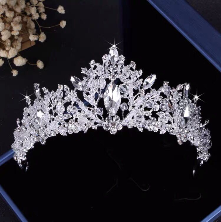 Vente chaude de nouveaux couvre-chefs de mariée et accessoires pour cheveux ensemble de trois pièces haut de gamme collier de diamants de luxe boucles d'oreilles couronne de cristal enfilée à la main_voghion.com