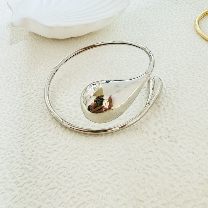 Kleines Nischendesign, Armband mit großem Wassertropfenkopf, kalter und kühler Stil, minimalistische Hohlmode, exquisites Handgelenk_voghion.com