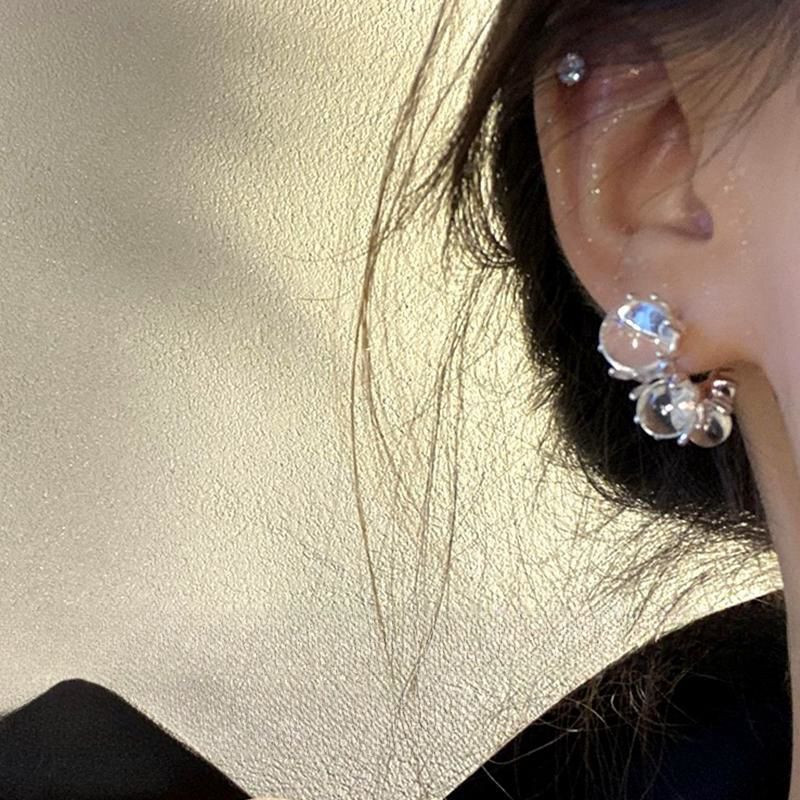 Orecchini versatili di alta qualità di nuova nicchia femminile minimalista personalizzati con perline trasparenti geometriche 2024 per le donne_voghion.com
