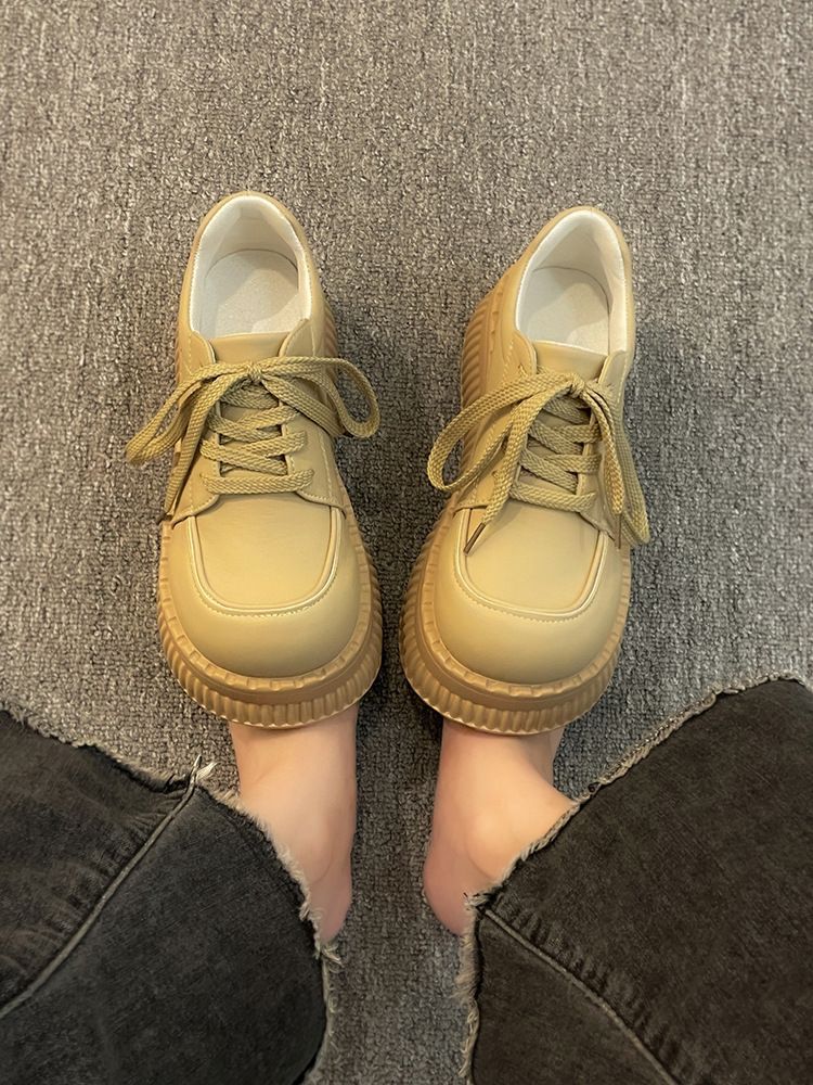 Scarpe da donna in stile britannico con suola spessa e rialzata in pelle 2025, modelli sportivi neri primaverili ed estivi, alla moda e versatili._voghion.com