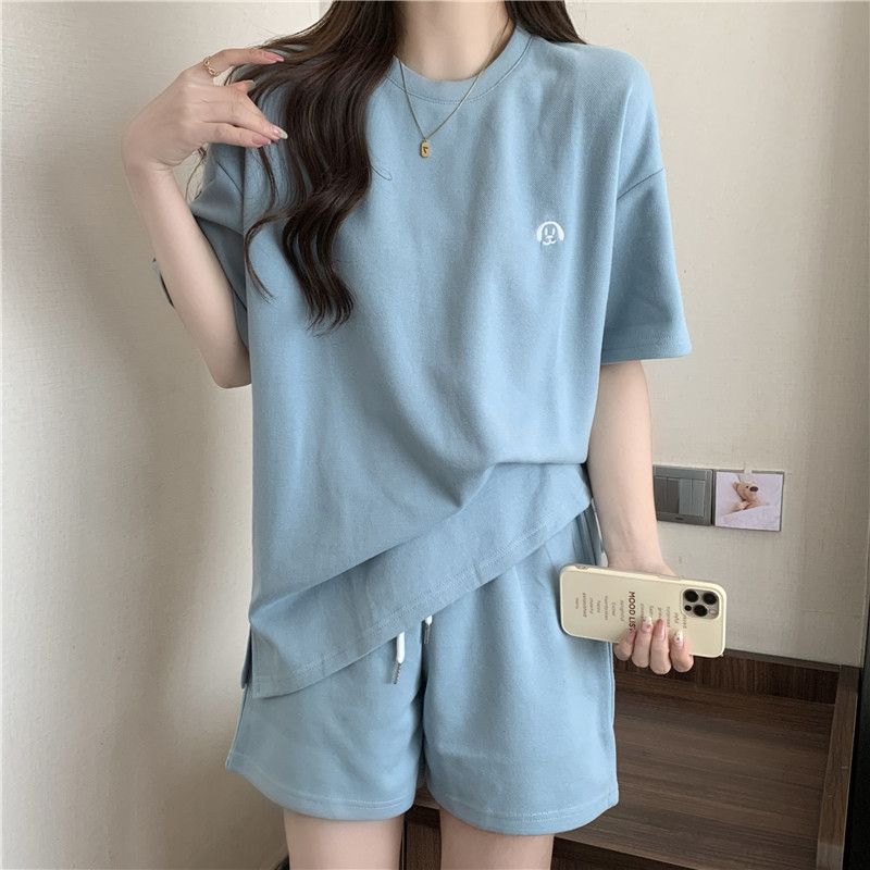 Damenbekleidung im Sommer, sportlich, lässiger Stil, gesäumtes, kurzärmeliges T-Shirt, A-Linie, Shorts mit weitem Bein, zweiteiliger Anzug_voghion.com