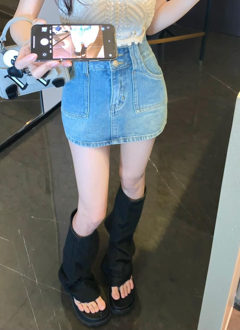 Short da donna in denim dal design antiriflesso in stile Instagram, a vita alta, glutei a trapezio con doppi bottoni di nicchia, mezza lunghezza_voghion.com