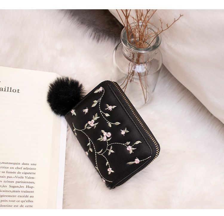 Bestickte Geldbörse im Vintage-Stil mit Pompom-Anhänger – Kurze Geldbörse mit mehreren Kartenfächern, süße Akkordeon-Handtasche für Mädchen_voghion.com
