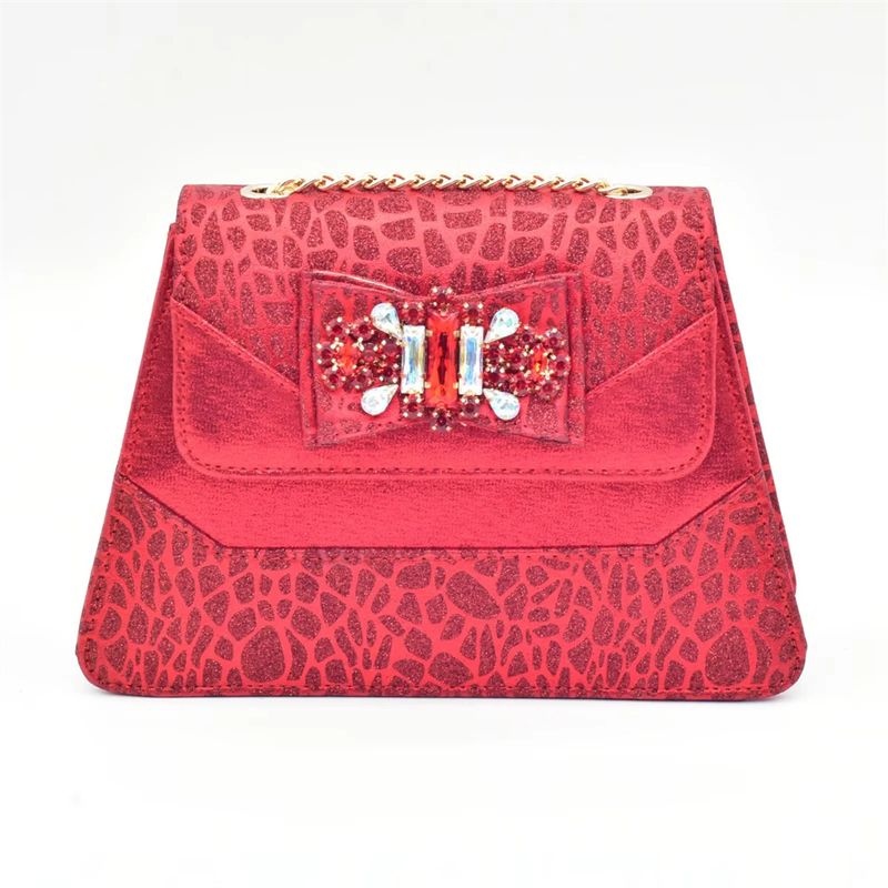 Dinnerparty mit Sandalen mit Schleife und Handtasche für jeden Tag_voghion.com