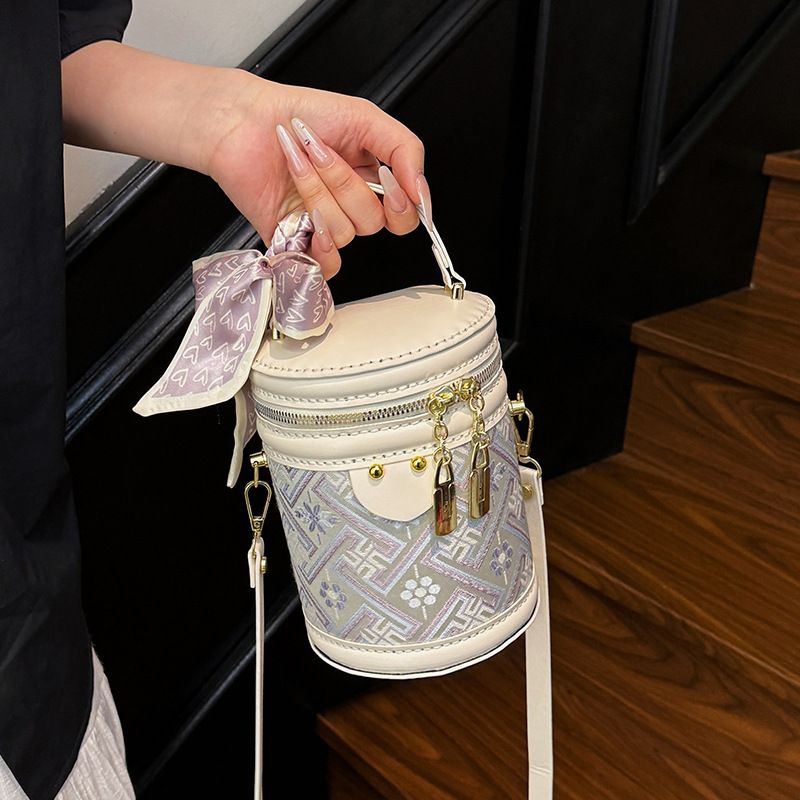 DIY Handmade Intangible Cultural Heritage Zhuang Brocade Embroidery Crossbody National Style Light High-end Sense_voghion.com