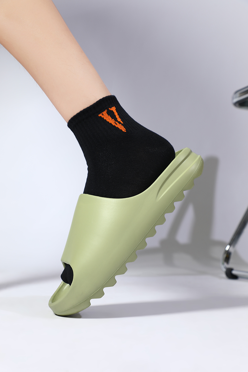 Feslishoet Men Slippers Thick Bottom Fashion Style Platform Bathroom Slides Nonslip Trend Designer Shoes Female Flip Flops_voghion.com