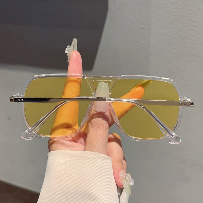Occhiali da sole monoblocco con montatura grande e sottile, aste in metallo, antiriflesso, da donna_voghion.com
