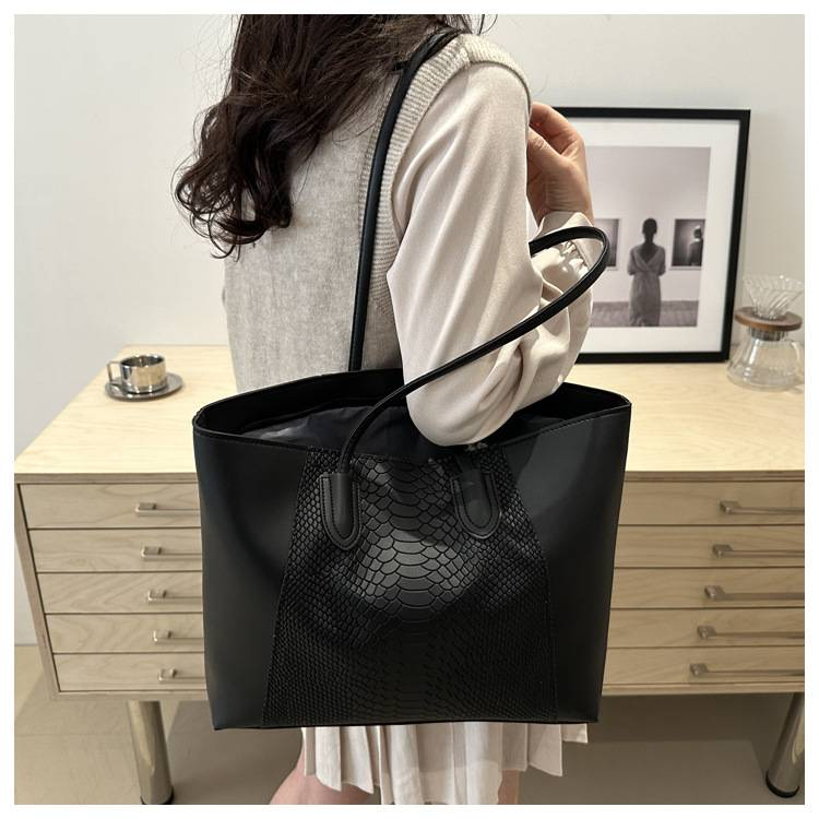 Large-capacity Simple Portable Tote Bag New Autumn And Winter Joker Advanced Commuter One-shoulder Underarm Bag_voghion.com
