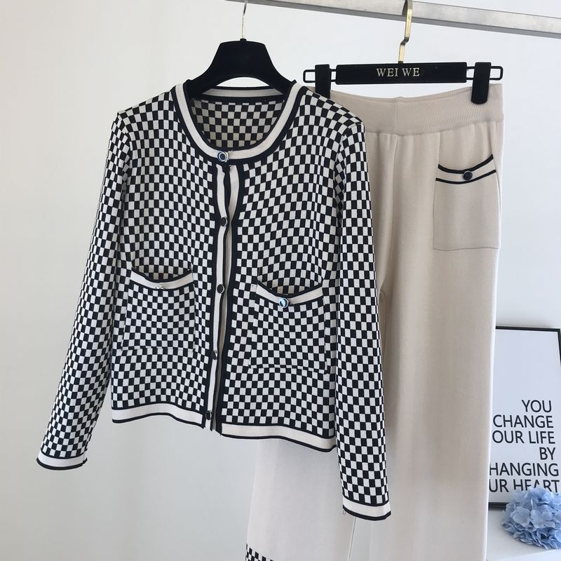 Completo da donna in due pezzi per persone piccole in autunno con abito di grande significato, pantaloni larghi in stile piccolo e profumato, stile western e alla moda_voghion.com