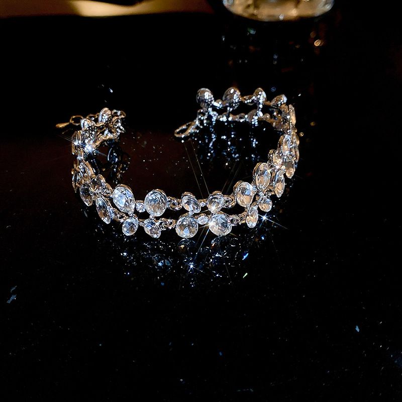 Collana con diamanti ovali a doppio strato, orecchini e bracciale, set di temperamento, leggero, lusso, alta qualità, catena per collare, piccolo e_voghion.com