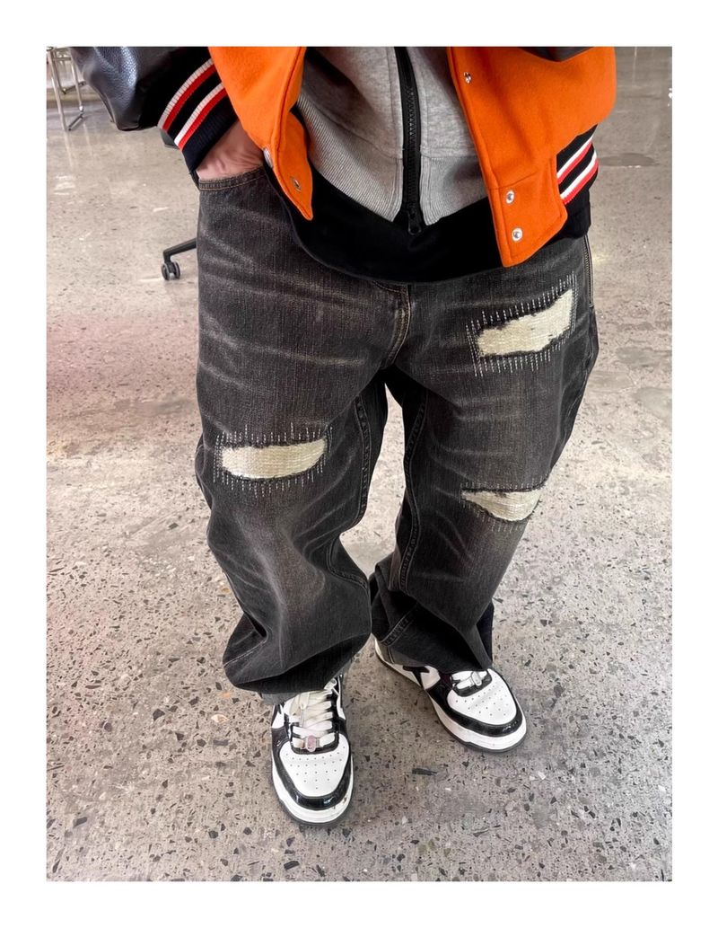 Underground Riot Jeans – Denim nero invecchiato con tagli di rasoio e toppe fai da te (M-3XL, lavaggio carbone)_voghion.com