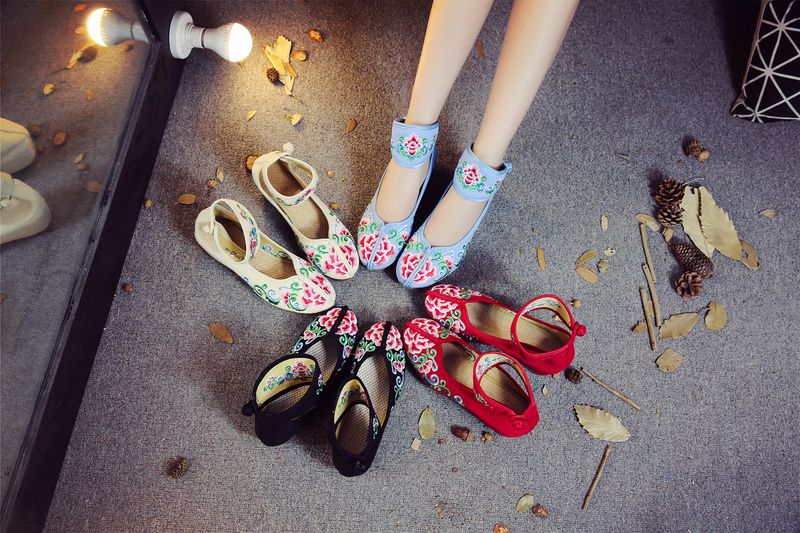 Tacchi alti, scarpe da ballo singole in tessuto ricamato con tacco inclinato all'interno, scarpe da donna primaverili e autunnali, stile etnico_voghion.com