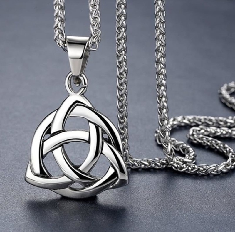 Fashionable and Minimalist Titanium Steel Chain Cast Irish Celtic Knot Pendant Necklace_voghion.com