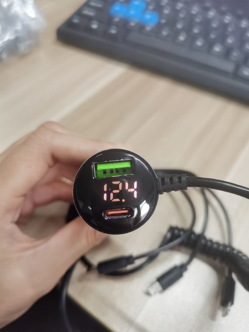 Nov digitalni avtomobilski polnilec z enim do tremi kabli 100W super hitro polnjenje_voghion.com