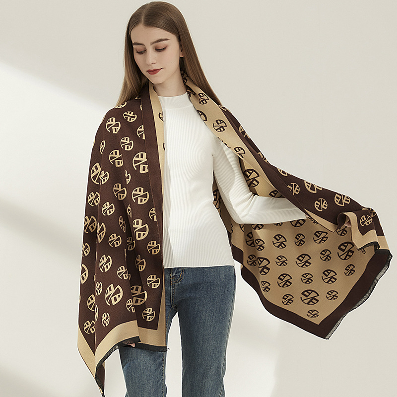 Sciarpa di lusso in cashmere leggero lavorato a maglia con nodo natalizio da donna con temperamento di design di lusso leggero FF stampato antivento, caldo e versatile, lavorato a maglia_voghion.com