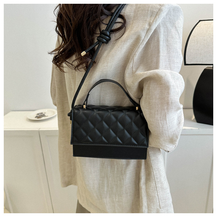 2023 new fashion simple small fragrant wind women's bag net red niche women's bag rhombus single shoulder diagonal bag design sense_voghion.com