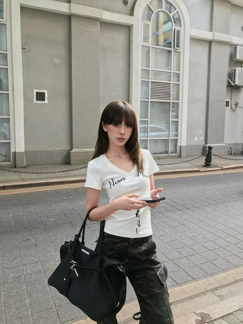 American Basic Embroidered V-Neck Short Sleeve T-Shirt Regular Shoulder Waist Slim Fit Top_voghion.com
