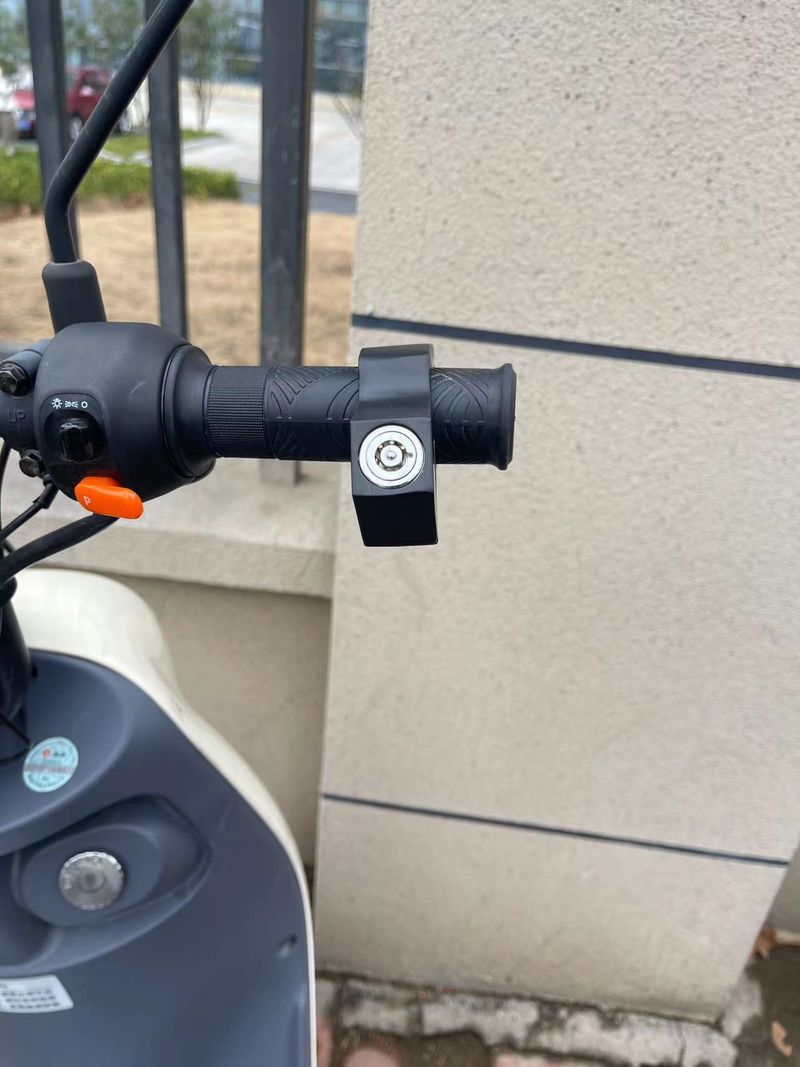 Frein de scooter électrique avec corde, pendentif, casque de sécurité, guidon de moto, poignée antivol étanche, klaxon antivol_voghion.com