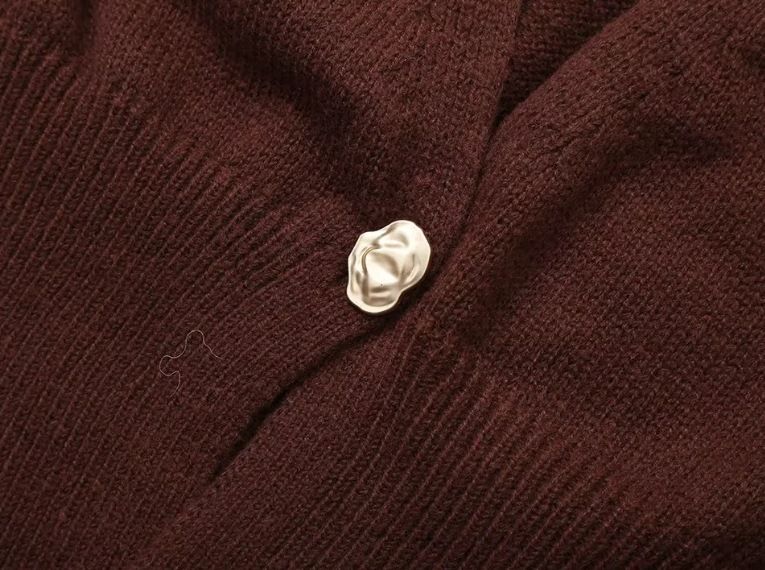 Cardigan lavorato a maglia con bottoni e scollo a V da donna_voghion.com