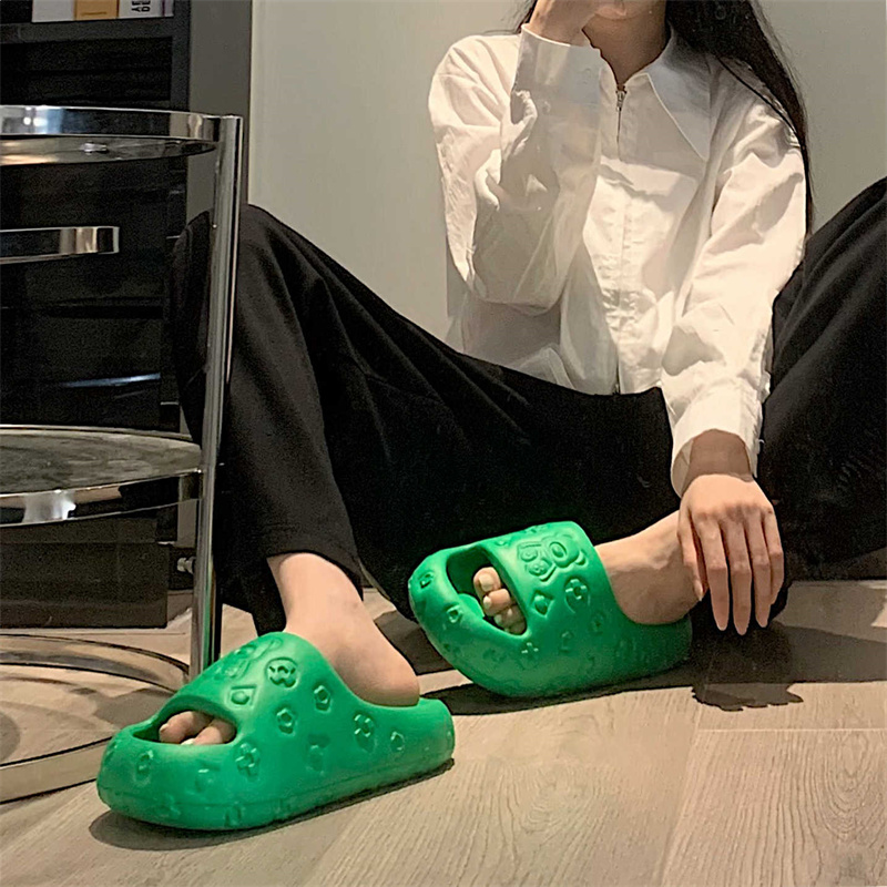 2023 Pantofole con plateau da donna Scarpe estive da interno simpatico cartone animato Sandali da donna Ragazze Scivoli da spiaggia Suola spessa Pantofola da casa per donna_voghion.com